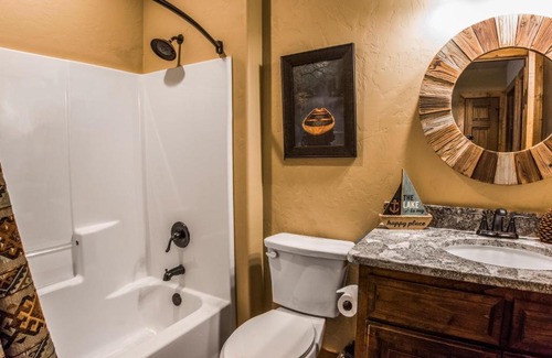 Indian Point House | WaterMill Cove Resort Lakefront Lodge 8Bed 8BA FREE Amenities 2 miles to SDC
