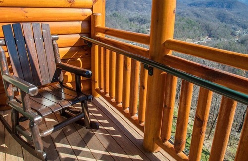 Gatlinburg Cabin | Waterpark included! Last minute opening at Westgate Smokey Mtn means SAVINGS!