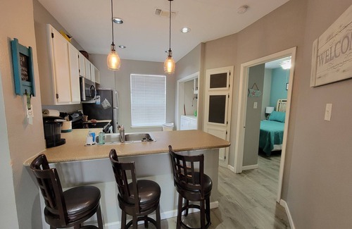 Corpus Christi Condo | Welcome to Paradise! Newly Remodeled and only a 3 Minute Walk to the Beach!