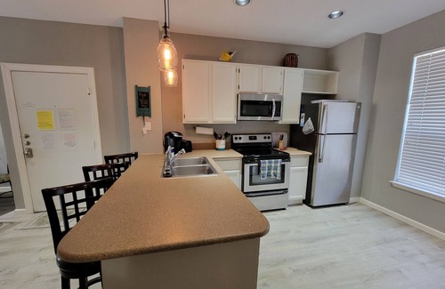 Corpus Christi Condo | Welcome to Paradise! Newly Remodeled and only a 3 Minute Walk to the Beach!