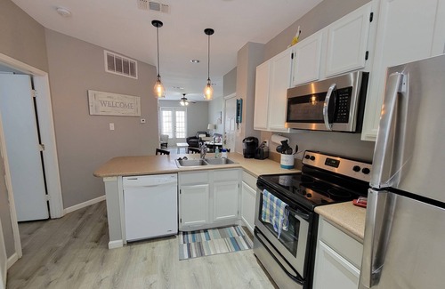 Corpus Christi Condo | Welcome to Paradise! Newly Remodeled and only a 3 Minute Walk to the Beach!