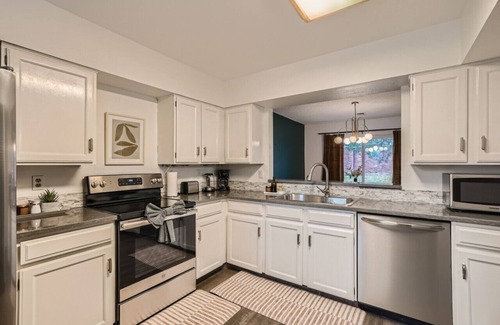 South Westminster House | West Denver Abode - 15 min to DT