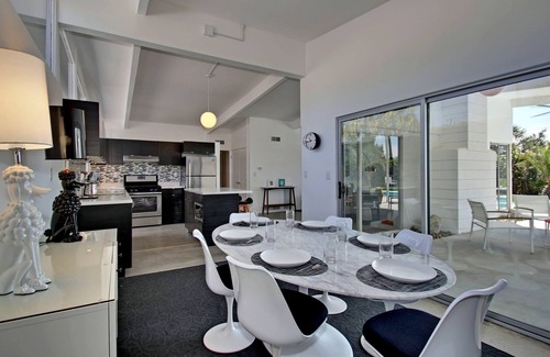 Racquet Club Estates House | Willow Run true Mid-Century Modern in Beautiful Palm Springs