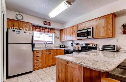 Four O'Clock House | Winterpoint 22 is close to Peak 8 and 9, walk to town!