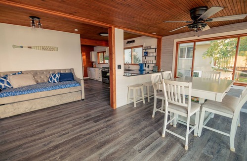 Shawano Cottage | Your Perfect Fall Weekend — Fireplaces, Fall Colors & Lake Views