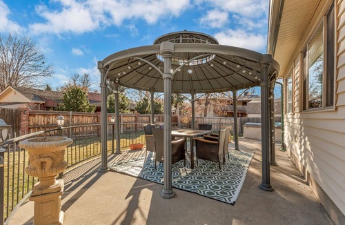 Northwest Arvada House | ᨒFIREHAUSᨒHotTubᨒCinemaᨒBBQᨒBadmintonᨒGames