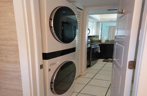 Bradenton Beach Condo | 1 Block From Beautiful Bradenton Beach, Restaurants, shops, and Fishing Pier!
