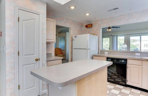 Croatan Beach House | 1 BLOCK TO BEACH, Delightful & Spacious, 4 BR/3.5BA Virginia Beach Vacation
