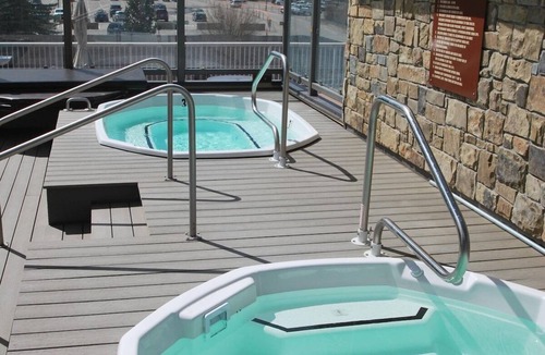 Mountain House Condo | 1 BR 2 BA Beautiful Summer/Fall! Deck, Big Mt. Views, Fireplace, HotTub, Firepit
