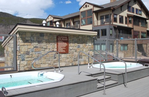 Mountain House Condo | 1 BR 2 BA Beautiful Summer/Fall! Deck, Big Mt. Views, Fireplace, HotTub, Firepit