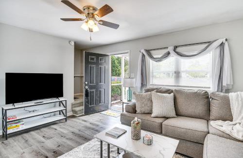 Hampton House | 1 Mi to Beach Home with Patio and Grill in Hampton!