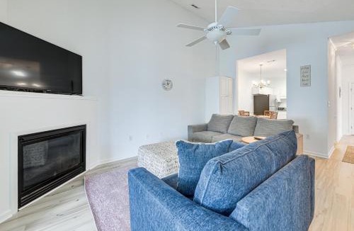 Vaught Apartment | 1 Mi to Beach Myrtle Beach Condo with Pool Access