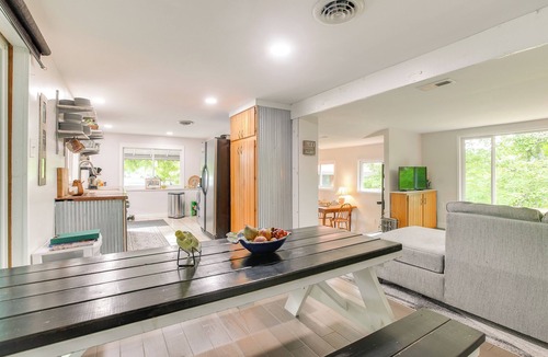 Glouster House | 1 Mi to Burr Oak Lake: Home w/Deck & Patio!