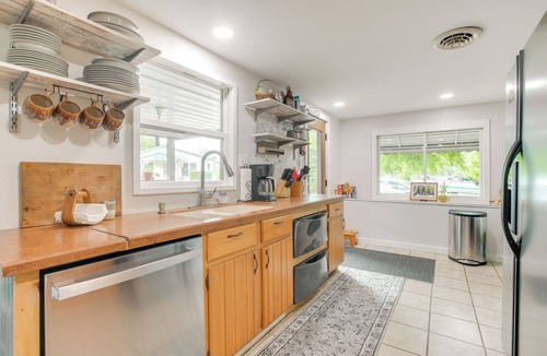 Glouster House | 1 Mi to Burr Oak Lake: Home w/Deck & Patio!