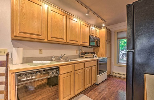 White Haven House | 1 Mi to Jack Frost Ski Resort: Water-View Retreat