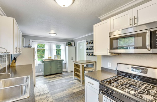 South Bend Cottage | < 1 Mi to Notre Dame: Family-friendly Home!