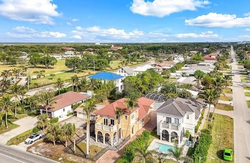 Naples Park House | 1 OF THE CLOSEST NAPLES PARK HOMES 2 THE BEACH/RENOVATED/5BR/POOL/BIKES/GAMEROOM