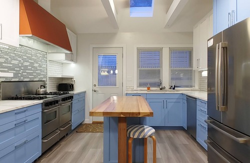 Lakeside Cottage | 1 or 2 Fun Cottages Sleep 2-10-20 People. Pool & Hot Tub. Steps to Beach + More