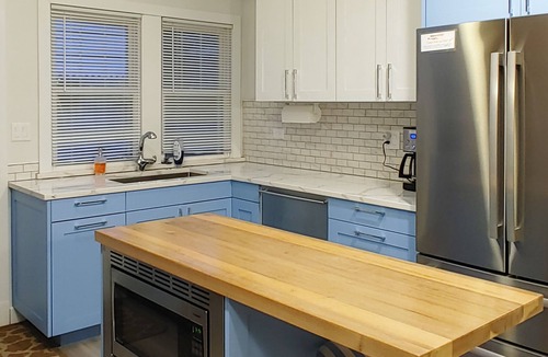Lakeside Cottage | 1 or 2 Fun Cottages Sleep 2-10-20 People. Pool & Hot Tub. Steps to Beach + More