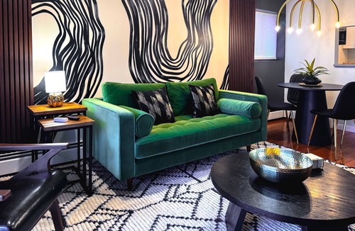 Beverly Apartment | #1 Top Flr Waterview ~ Lux Design ~ Pvt Balcony