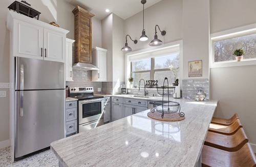 Del Valle House | 10 acre property 2.5 miles from circuit of the Americas, 20 minutes from Austin