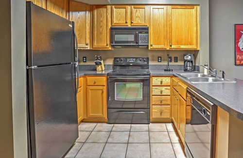 Red Hill Condo | 10 Mi to Beach: Legends Resort Condo on Ninth Hole