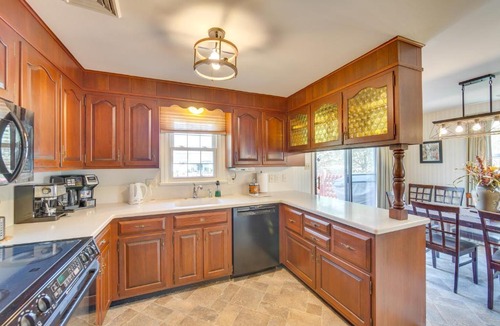 Leola House | 10 Mi to Dtwn Lancaster Charming Home with Yard!