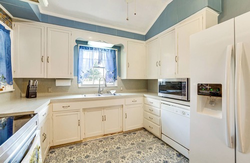 Flint House | 10 Mi to Lake Palestine: South Tyler Location!