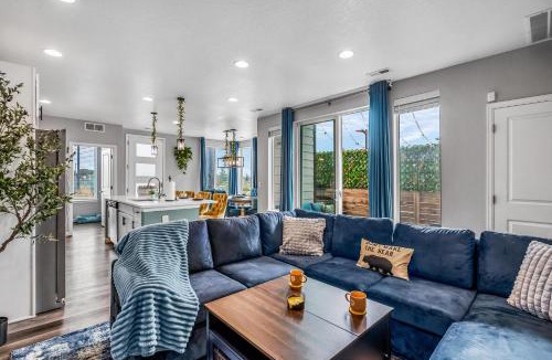Dupont House | 10 min to DT, Luxe 4BR w Movie Theater, Game Room