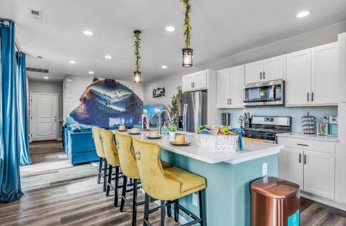 Dupont House | 10 min to DT, Luxe 4BR w Movie Theater, Game Room