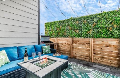Dupont House | 10 min to DT, Luxe 4BR w Movie Theater, Game Room