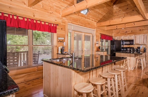 Sevierville Cabin | 10 Point Buck - 10 bedroom ensuite! Theater room, arcade+