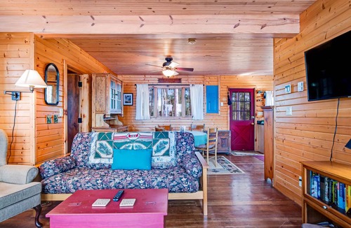Three Lakes Cottage | 102 m² Cabin ∙ 2 bedrooms ∙ 4 guests