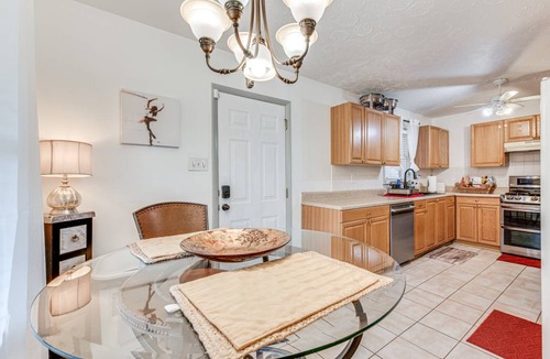Jefferson Park House | 102 m² House ∙ 2 bedrooms ∙ 3 guests