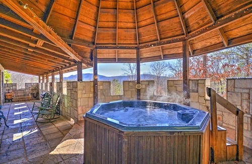 Murphy Villa | 11 Mi to Dtwn: Murphy Gem w/Hot Tub & Mtn Views!