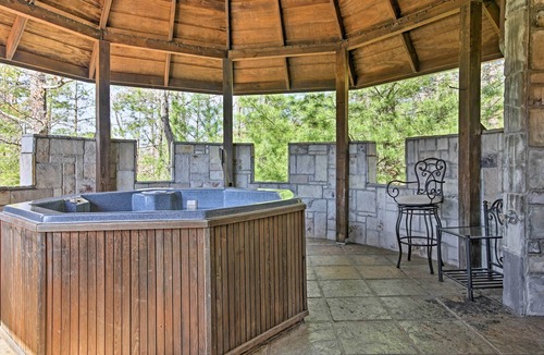 Murphy Villa | 11 Mi to Dtwn: Murphy Gem w/Hot Tub & Mtn Views!
