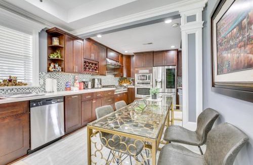 Westwego House | 11 Mi to NOLA Westwego Home with Sunroom!