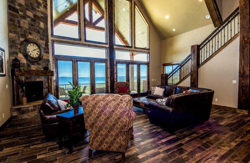 Fish Haven Cabin | 1115 m² Cabin ∙ 13 bedrooms ∙ 52 guests