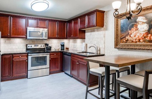 Downtown Niagara Falls House | 114 m² Motel ∙ 2 bedrooms ∙ 127 guests