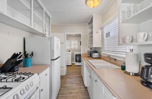 Balboa Island House | 118 Emerald Ave A & B