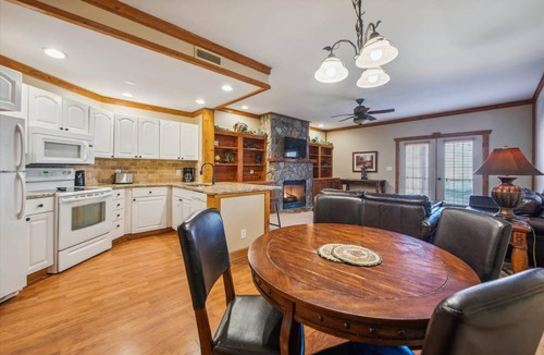White Oak Lodge Condo | 119 m² Condo ∙ 2 bedrooms ∙ 6 guests