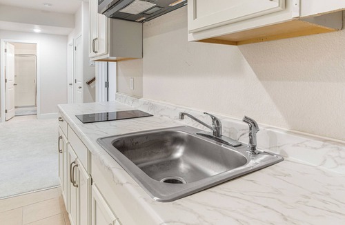 Aurora Apartment | 12 Mi to Hospitals: Modern Apartment in Aurora!