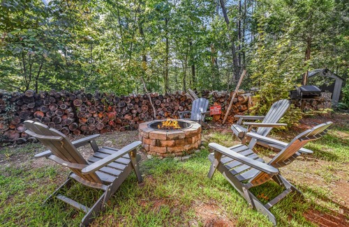 Sevierville Cabin | 127 m² Cabin ∙ 2 bedrooms ∙ 6 guests