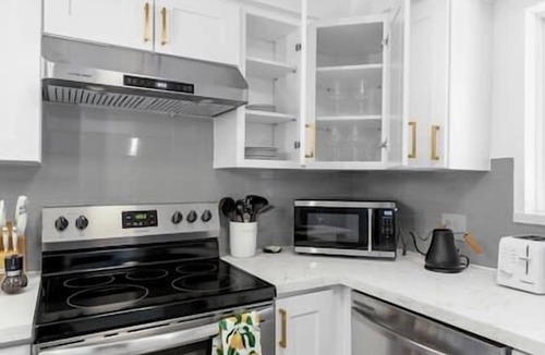 Wilburton House | 12815 Bellevue · 4b2b Newly Remodeled Home @Bellevue/close to Park