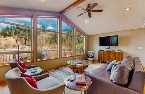 Gold Bar House | 131 m² House ∙ 2 bedrooms ∙ 6 guests