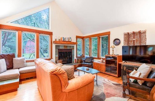 Bainbridge Island Hotel | 133 m² Hotel ∙ 4 guests