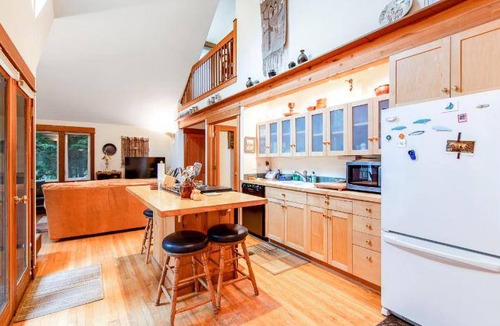 Bainbridge Island Hotel | 133 m² Hotel ∙ 4 guests