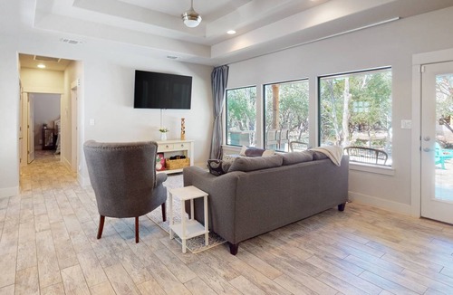 Spring Branch House | 136 m² House ∙ 3 bedrooms ∙ 6 guests