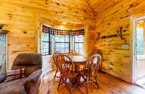 Williamstown Cabin | 146 m² Cabin ∙ 2 bedrooms ∙ 6 guests