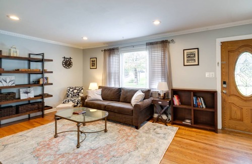 West Falls Church House | 149 m² House ∙ 3 bedrooms ∙ 7 guests